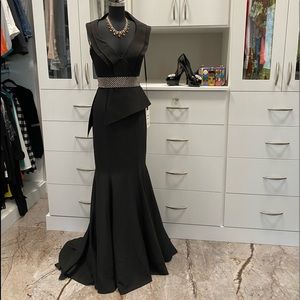 Mac Duggal Stunning gown